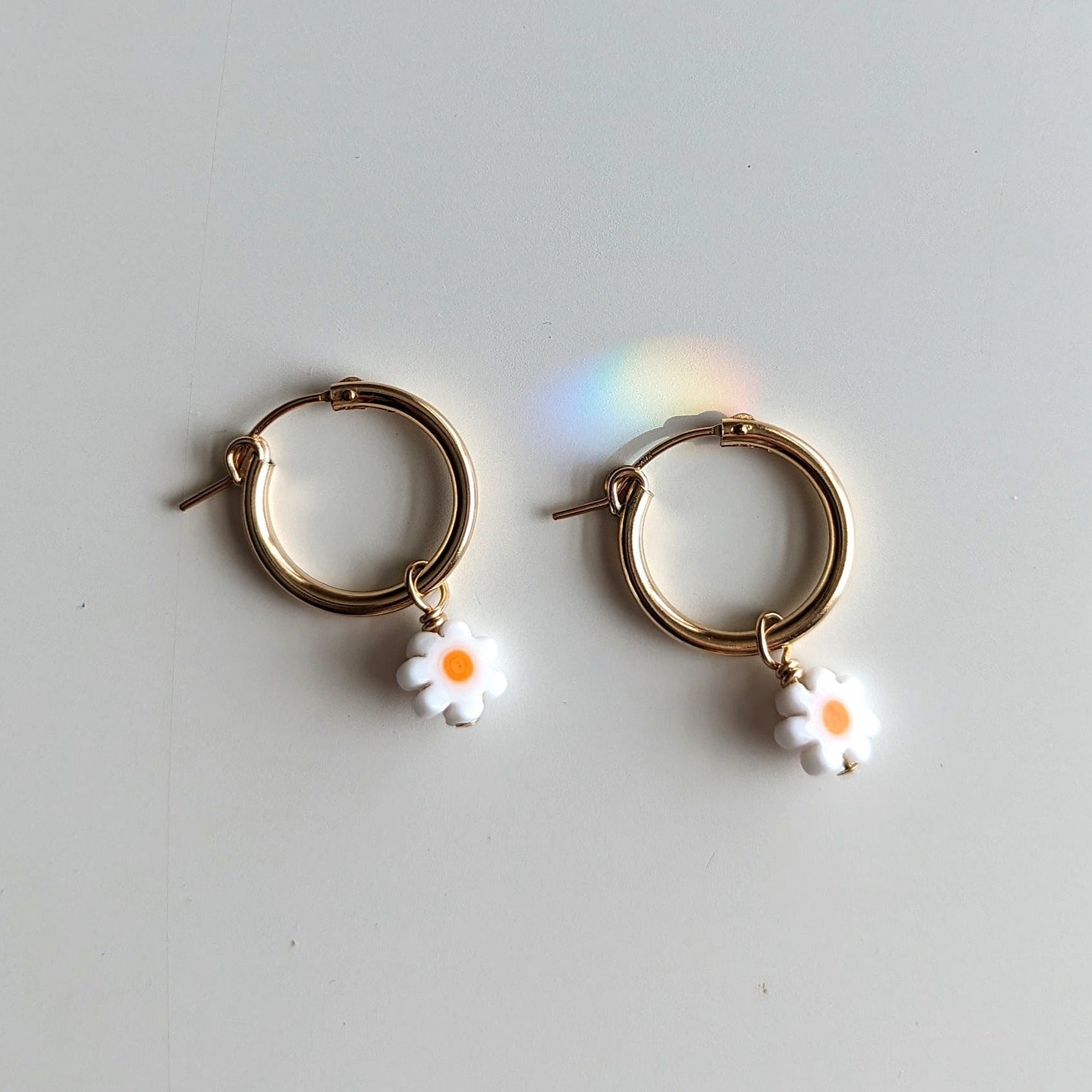 Charm Hoop Earrings | Daisies - pretti.cool
